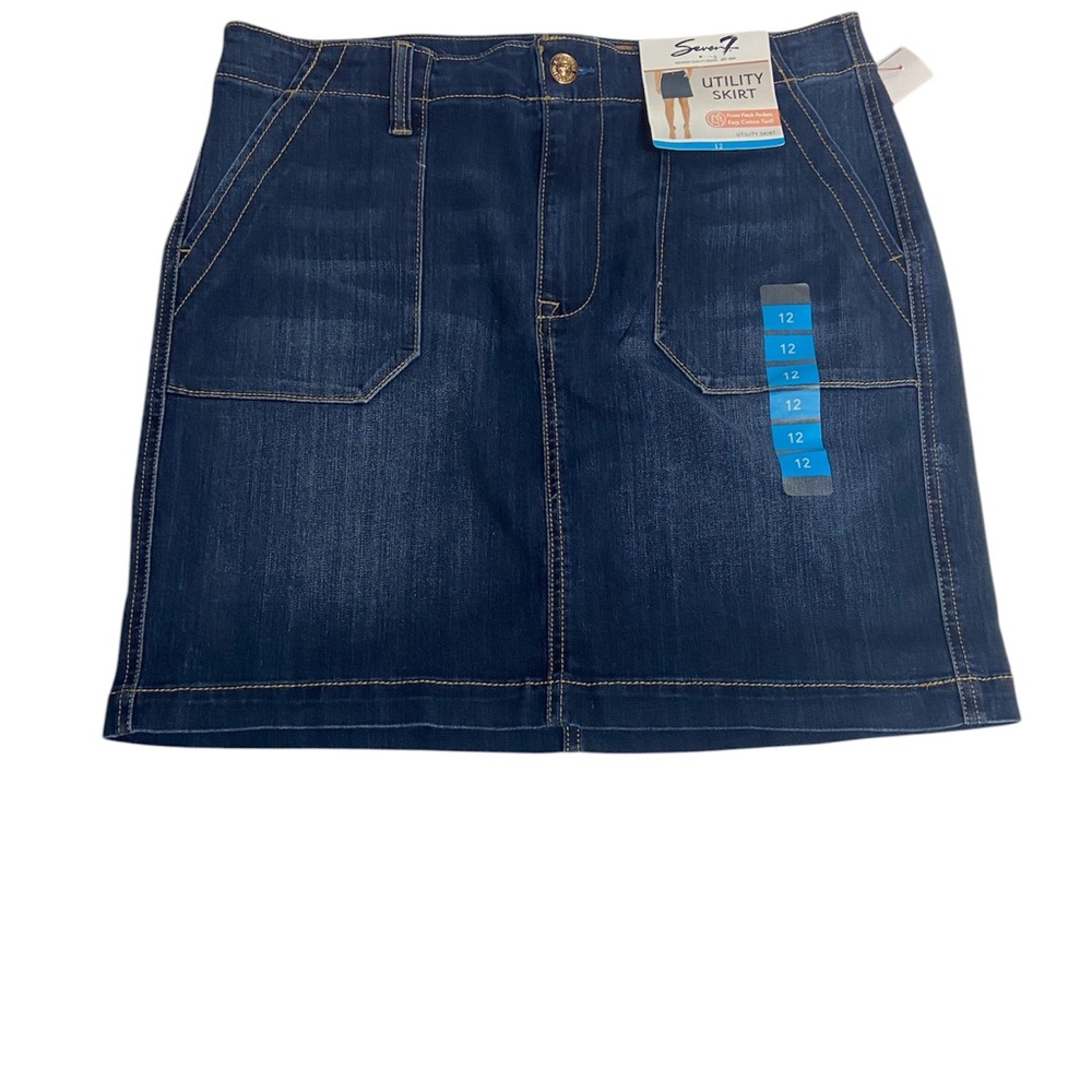 SEVEN 7 Denim Utility skirt size 12
New with tag  has a small defect in the back